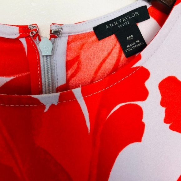 00P Ann Taylor Petite Floral Blouse - Picture 4 of 7